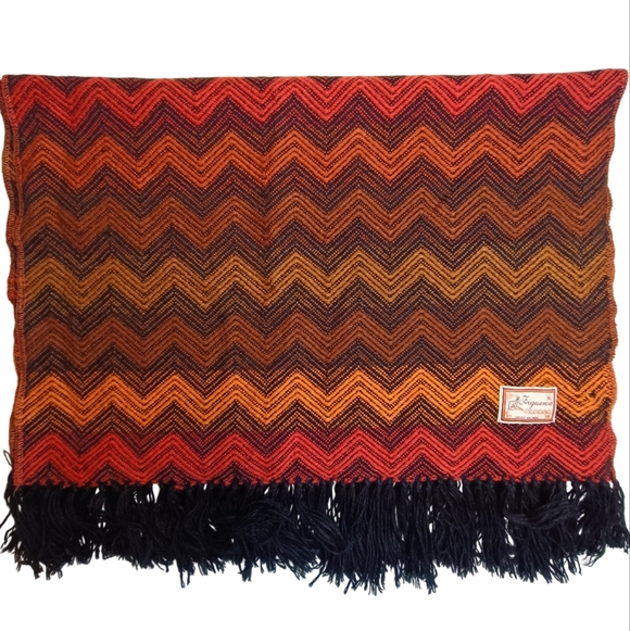 Alpaca Chevron Patterned Shawl with Fringe Made In Peru - Picture 3 of 4